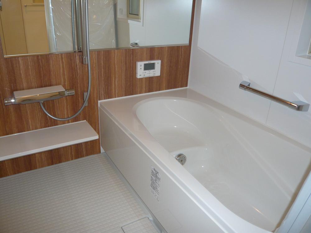 Bathroom. Local (09 May 2013) Shooting