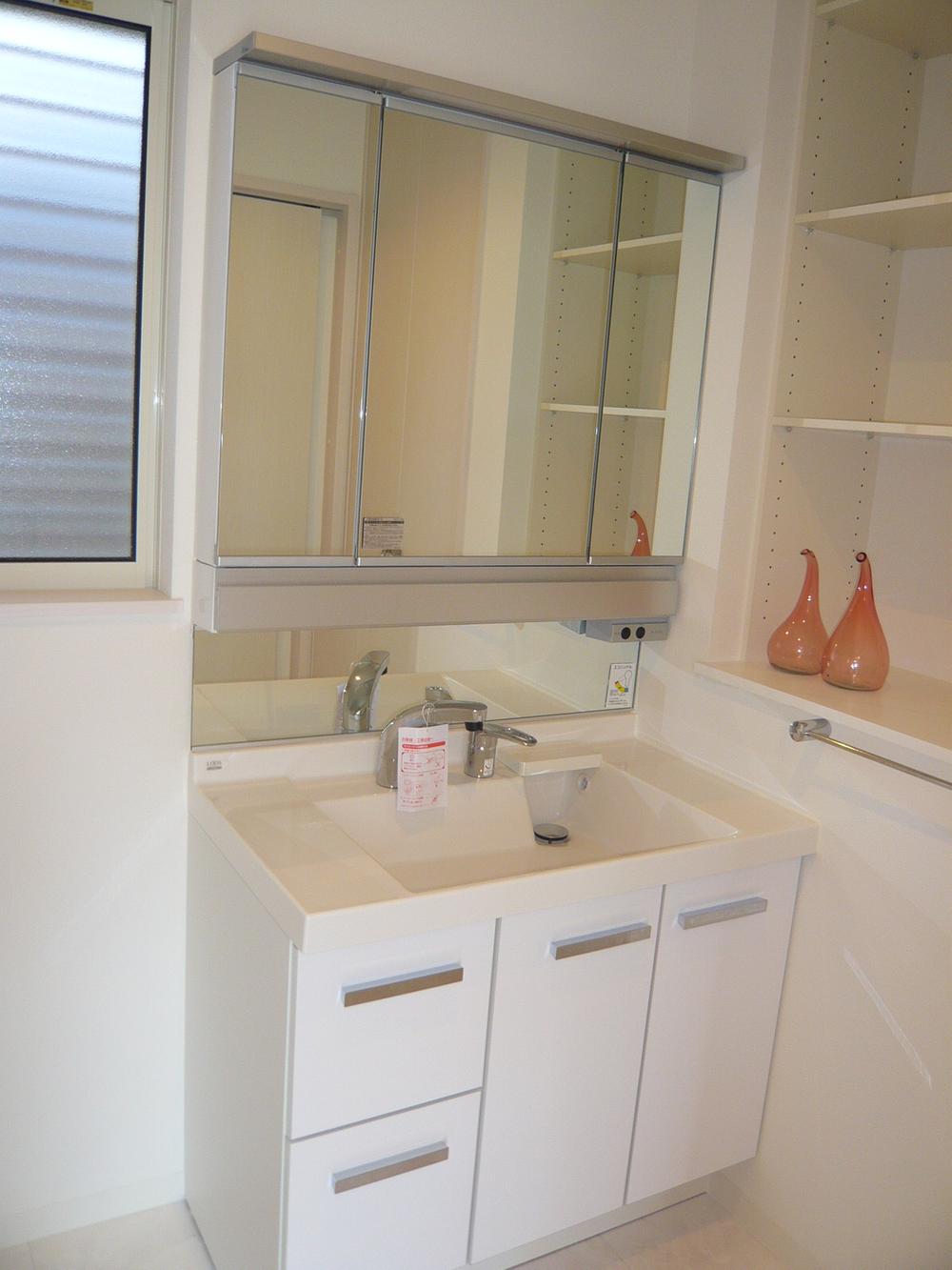 Wash basin, toilet. Local (09 May 2013) Shooting