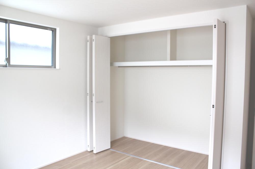 Other local. 2F of the room