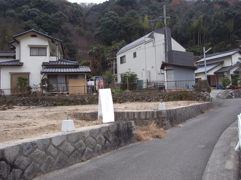 Local photos, including front road. Local (12 May 2013) Shooting