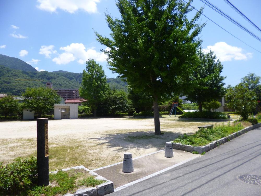 park. Hataka 100m to the second park