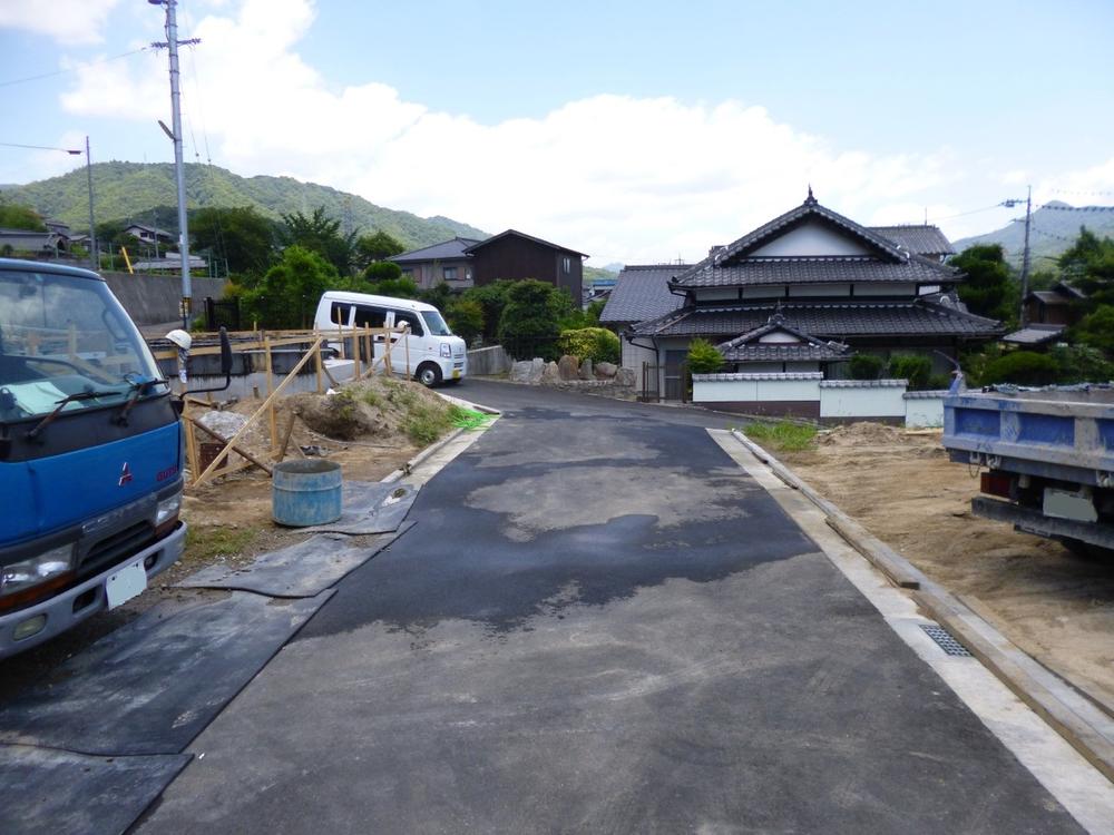 Local photos, including front road. (July 2013) Shooting