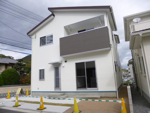 Local appearance photo. Local (11 May 2013) Shooting