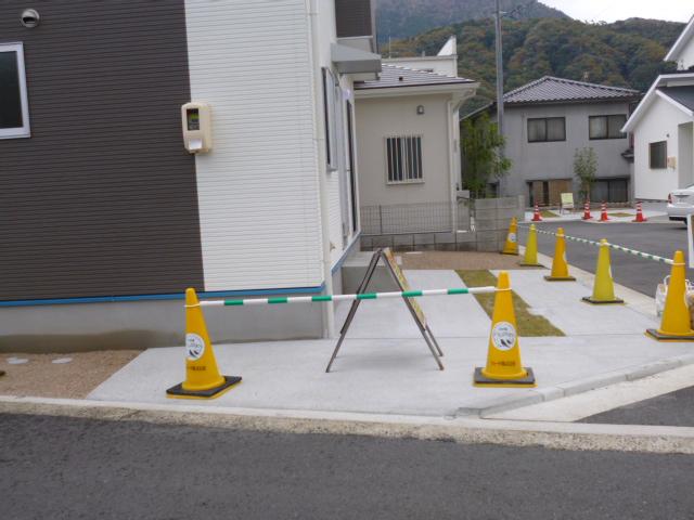 Local photos, including front road. Local (11 May 2013) Shooting