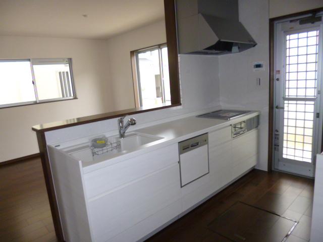 Kitchen. Indoor (11 May 2013) Shooting