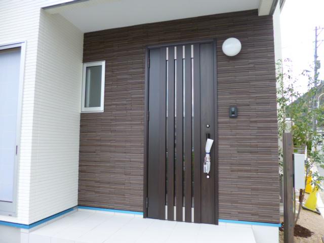 Entrance. Local (11 May 2013) Shooting