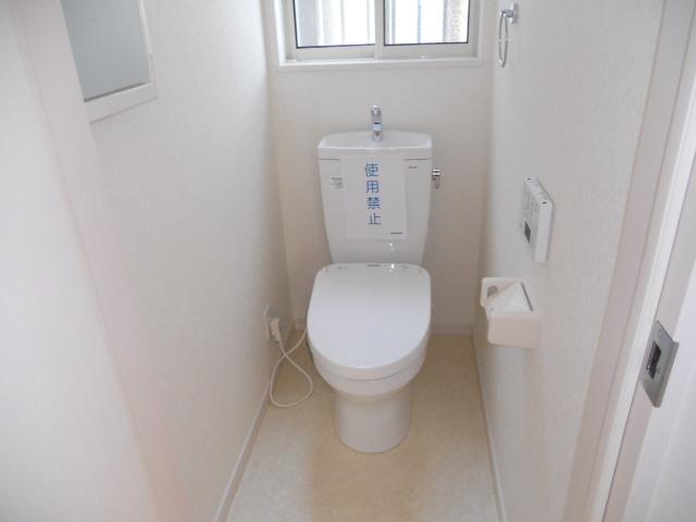 Toilet. Indoor (April 2013) Shooting