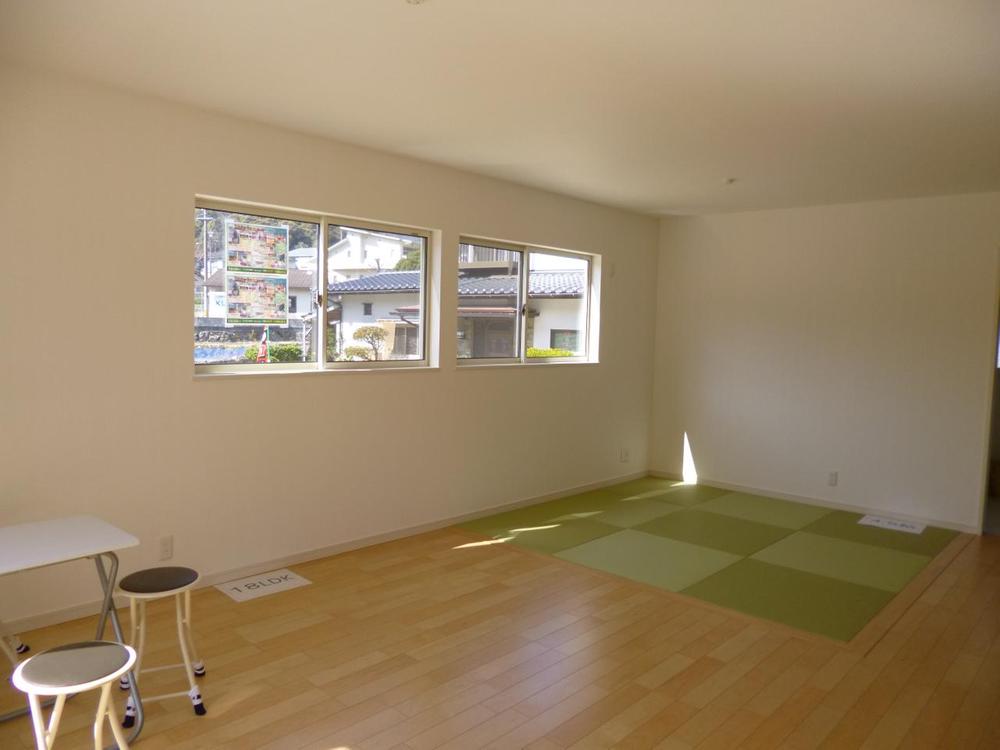 Living. (February 2013) Shooting