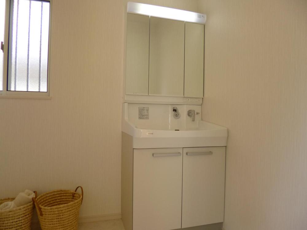 Wash basin, toilet. (February 2013) Shooting