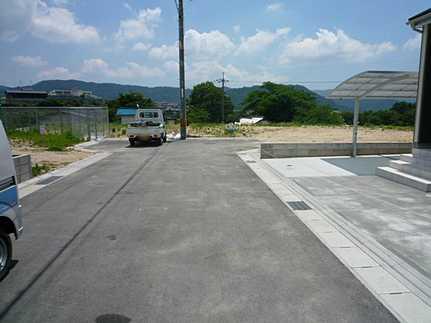 Local photos, including front road. It is a local photo under construction