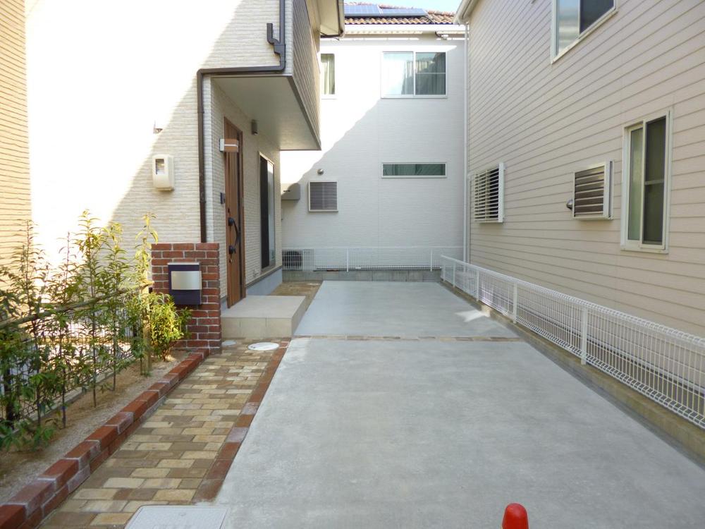 Parking lot. (March 2013) Shooting