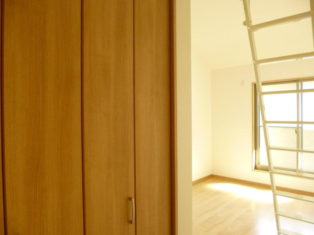 Non-living room. (March 2013) Shooting