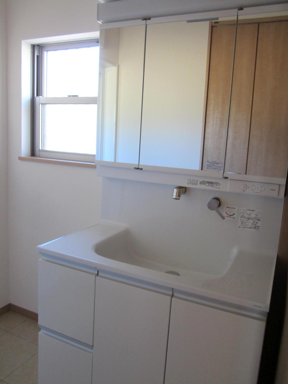 Wash basin, toilet. Indoor (10 May 2013) Shooting
