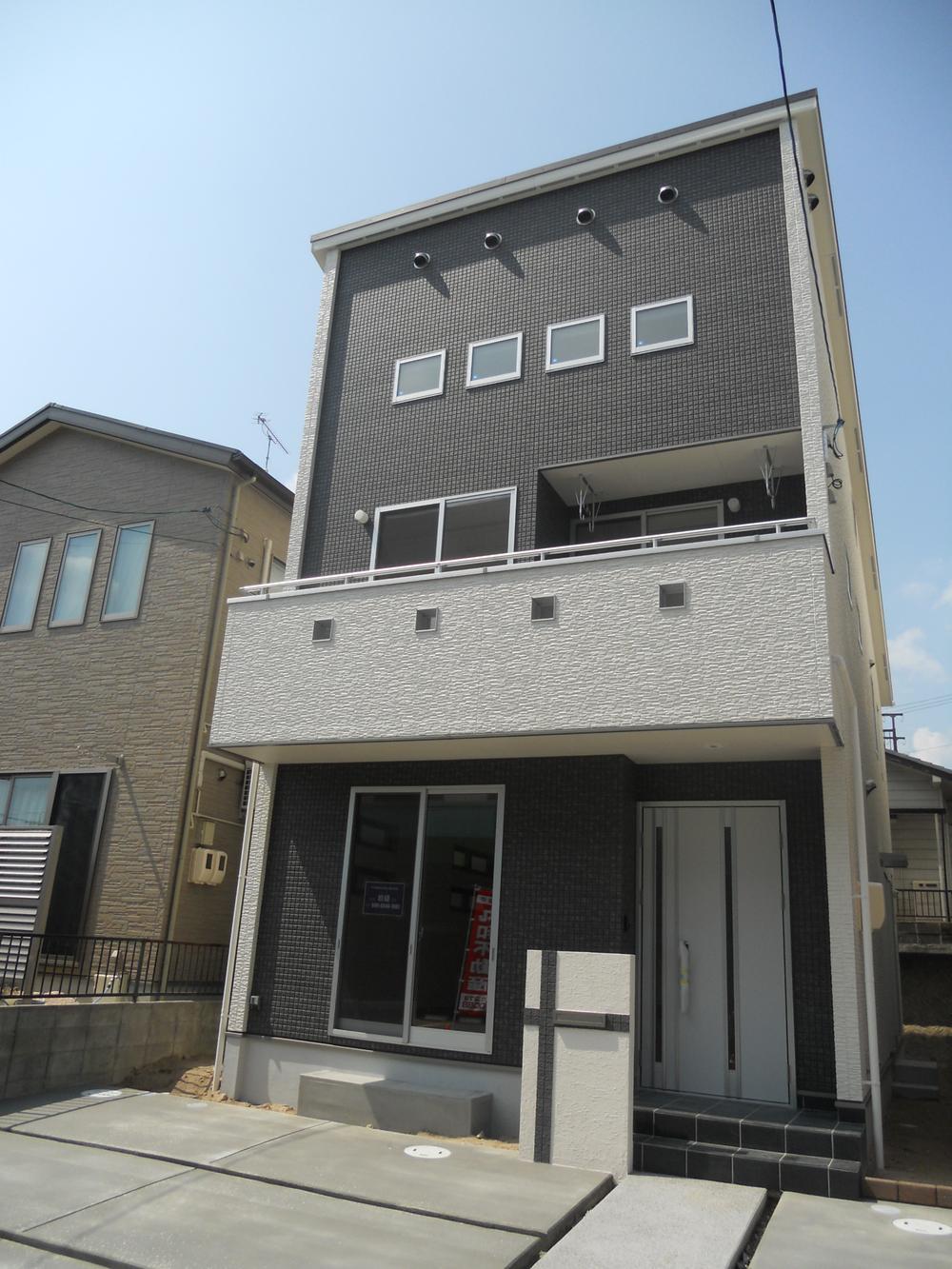 Local appearance photo. Parking is available 3 units