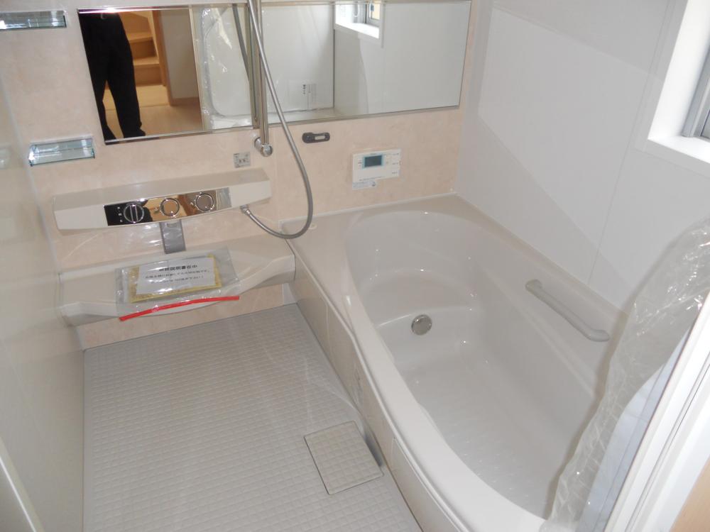 Bathroom. Is one tsubo type, There is a window.