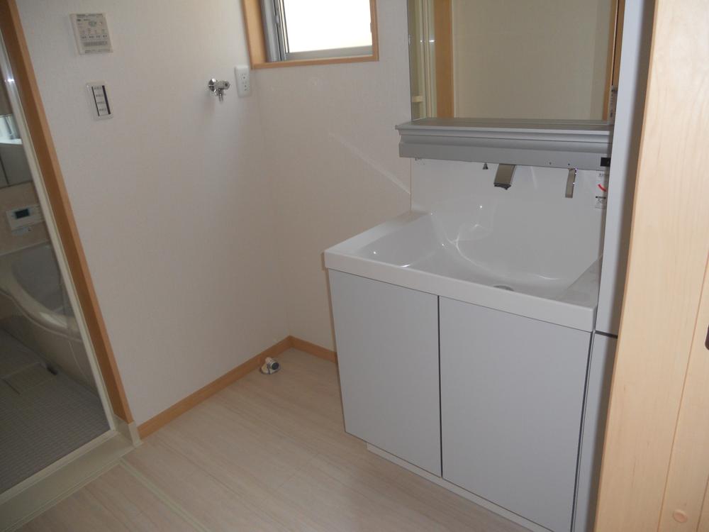 Wash basin, toilet. Indoor (September 2012) shooting