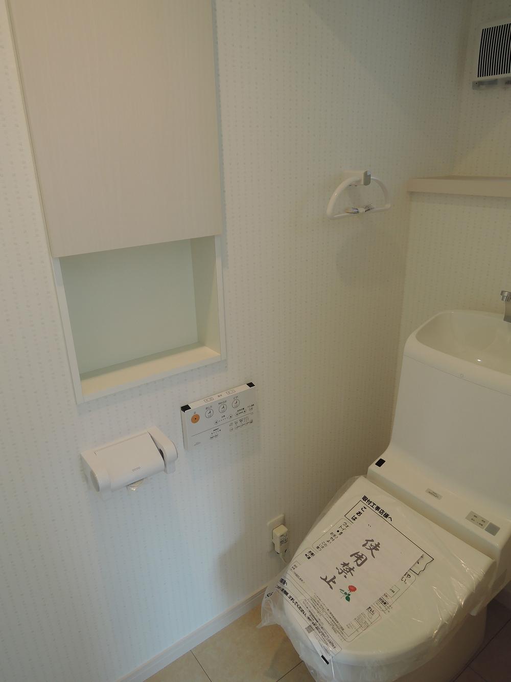 Toilet. Indoor (11 May 2013) Shooting