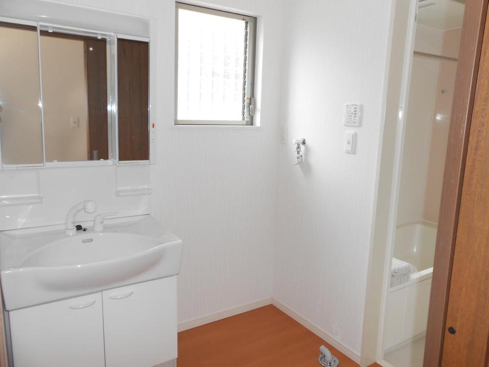 Wash basin, toilet. Local (11 May 2013) Shooting