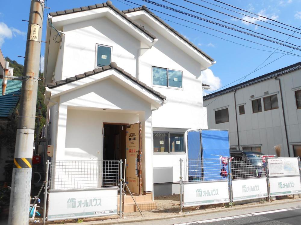 Local appearance photo. Local (10 May 2013) Shooting