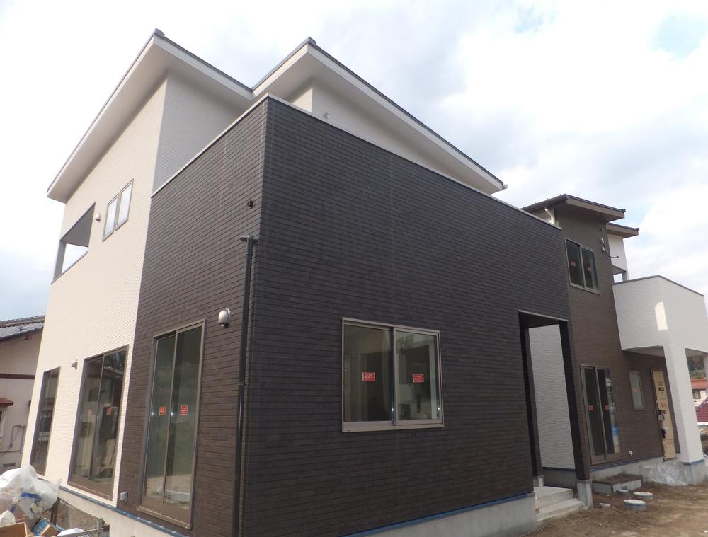 Local appearance photo. Local (12 May 2013) Shooting