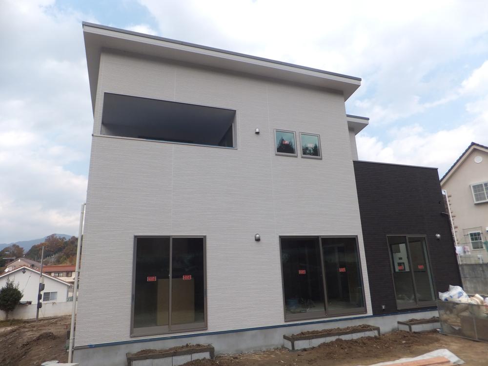 Local appearance photo. Local (12 May 2013) Shooting