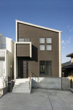 Local appearance photo.   All-electric housing