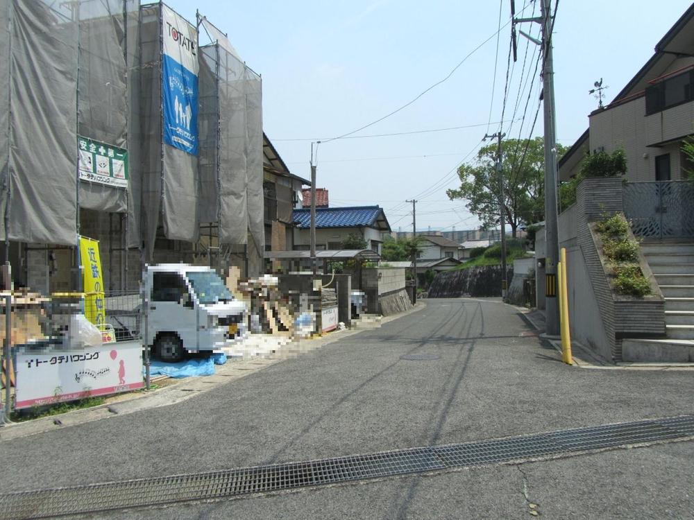Local photos, including front road. Front road (6.1m)