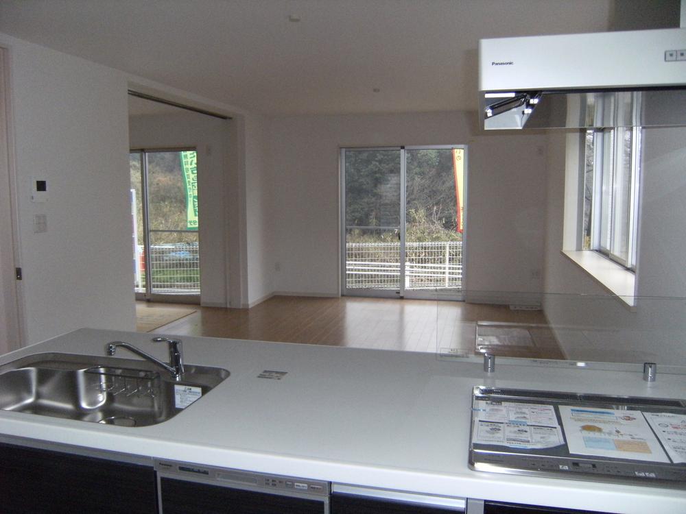 Living. Tsuzukiai of Japanese-style room in a large living, It feels wider than there is also a bay window. 