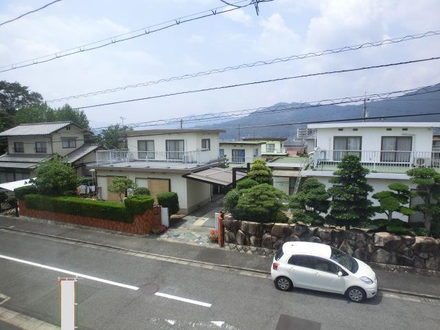 View photos from the dwelling unit. Local (August 2013) Shooting