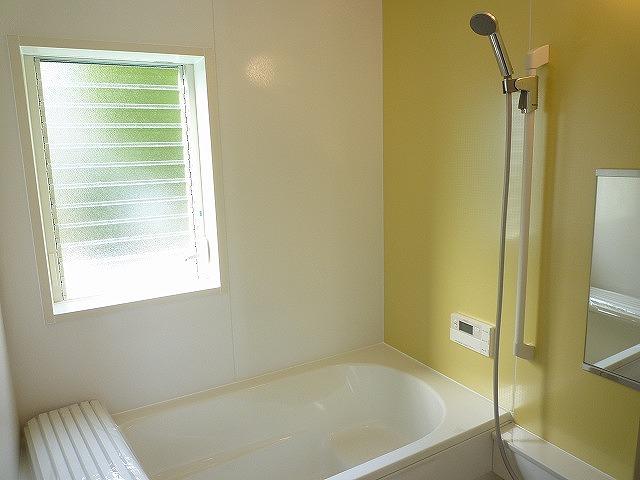 Same specifications photo (bathroom). Leroux is a construction case Deer Series