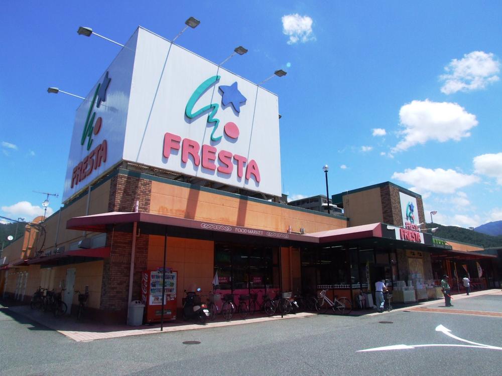 Supermarket. Furesuta until Kabe shop 894m