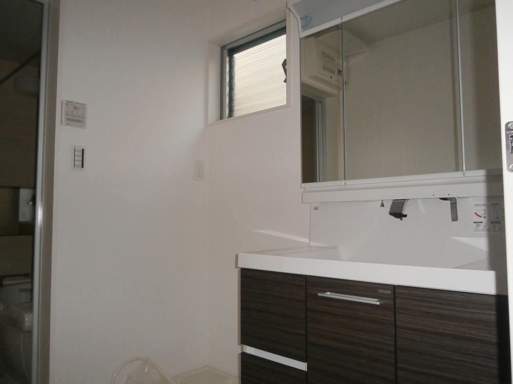 Wash basin, toilet. Room (May 2013) Shooting