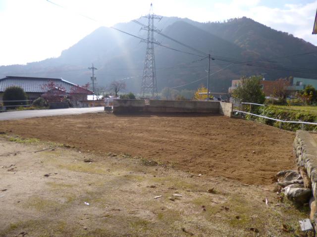 Local photos, including front road. Local (12 May 2013) Shooting