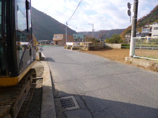 Local photos, including front road. Local (12 May 2013) Shooting