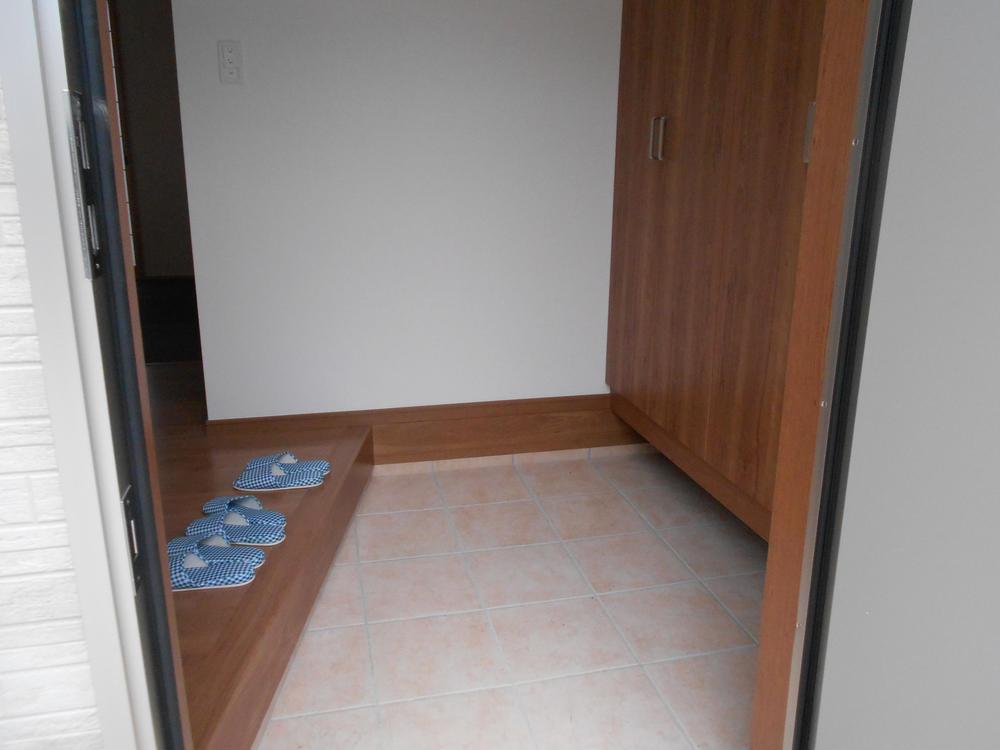 Entrance. Local (11 May 2013) Shooting