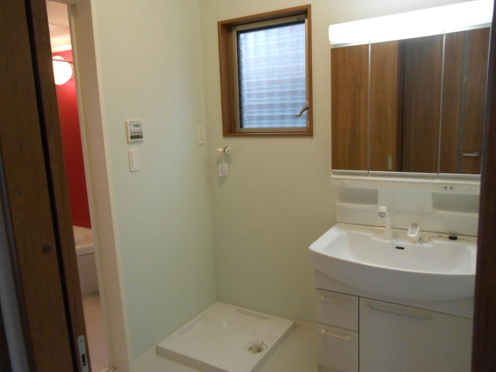 Wash basin, toilet. Local (11 May 2013) Shooting