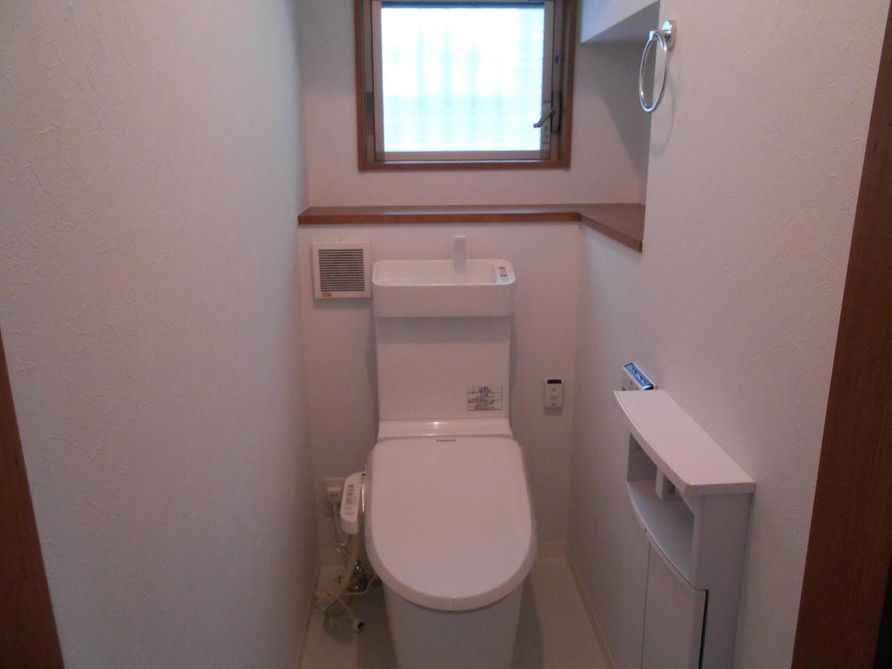 Toilet. Local (11 May 2013) Shooting