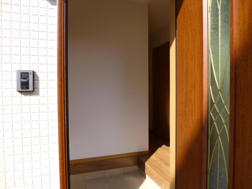 Entrance. Local (March 2013) Shooting