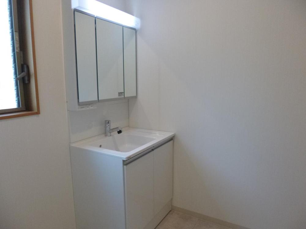 Wash basin, toilet. (March 2013) Shooting