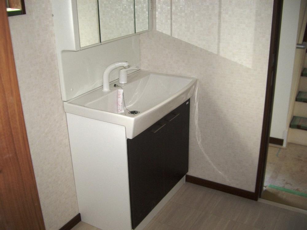 Wash basin, toilet. 1 Building 1st floor