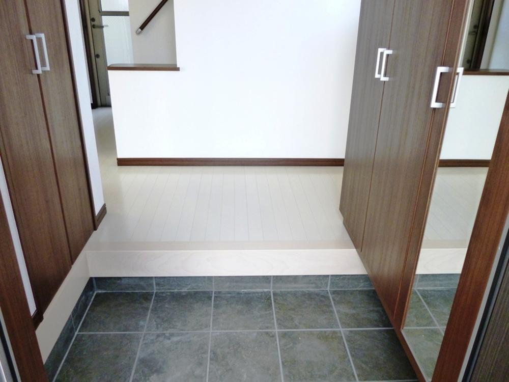 Entrance. 1 Building 1st floor