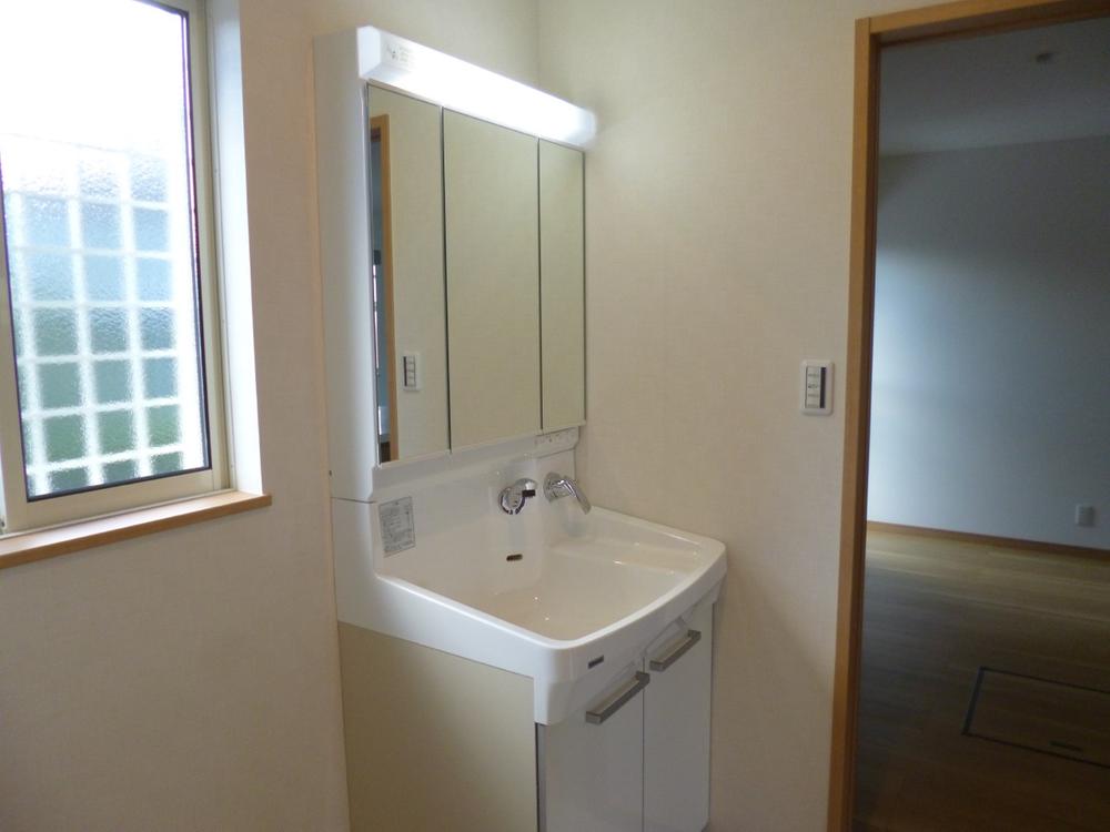 Wash basin, toilet. (July 2013) Shooting