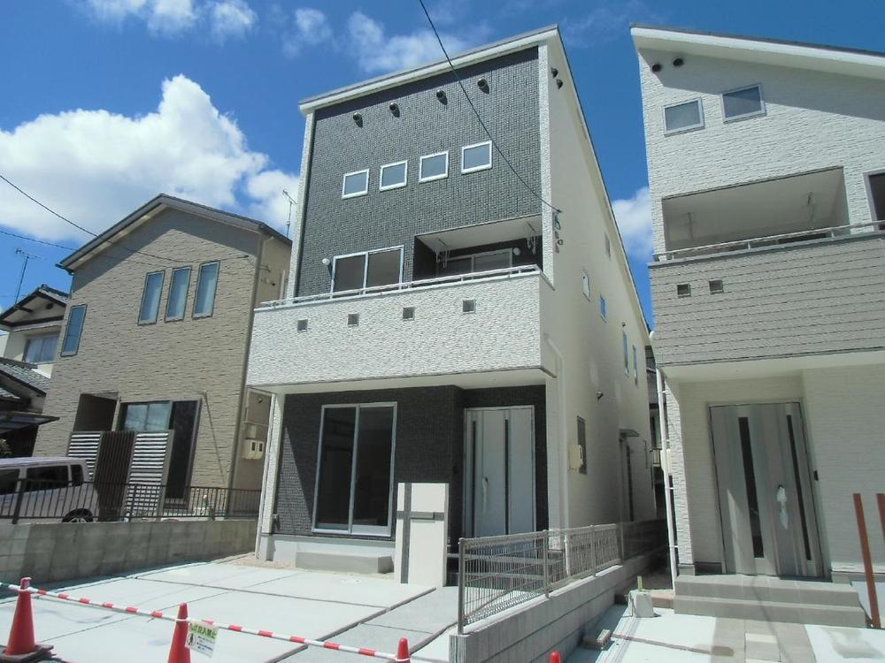 Local appearance photo. Local (September 2012) shooting