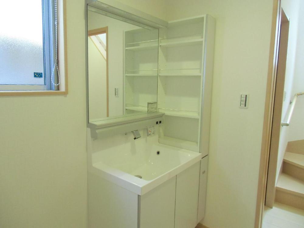 Wash basin, toilet. (September 2012) shooting