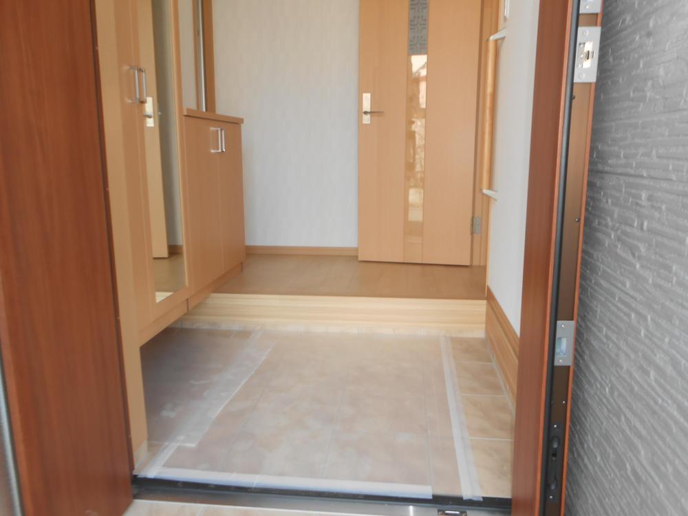 Entrance. Local (12 May 2013) Shooting