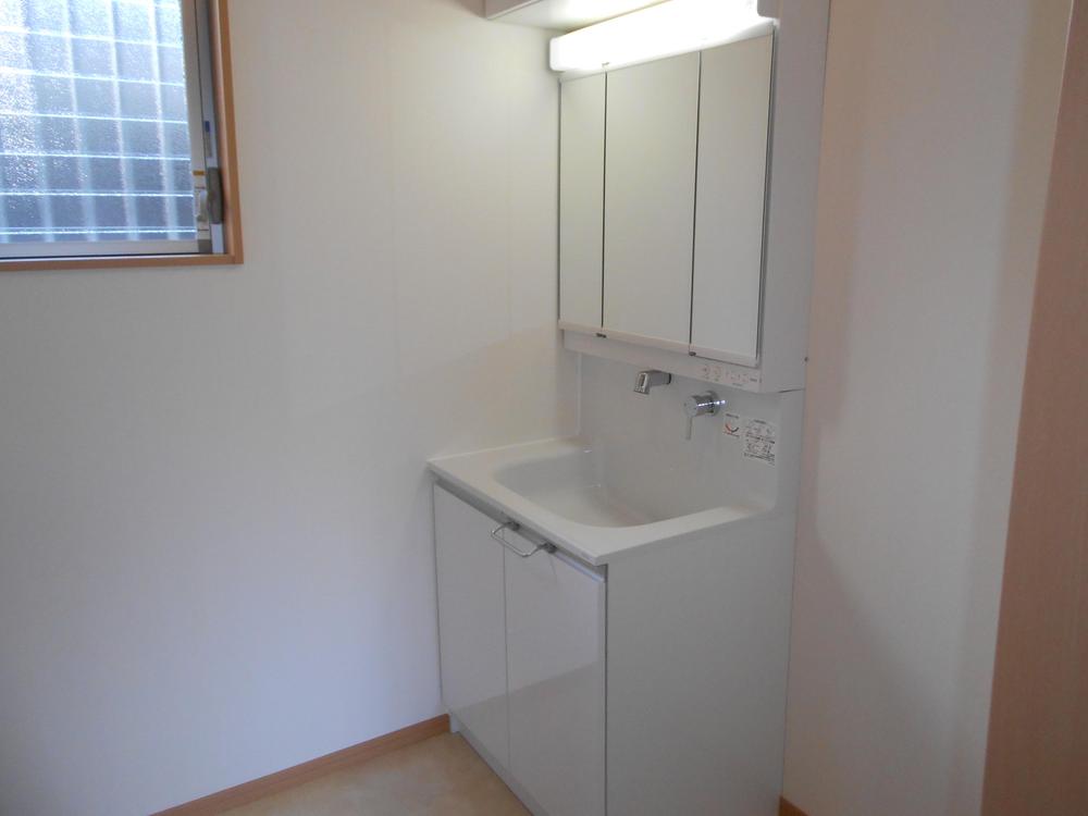 Wash basin, toilet. Local (12 May 2013) Shooting