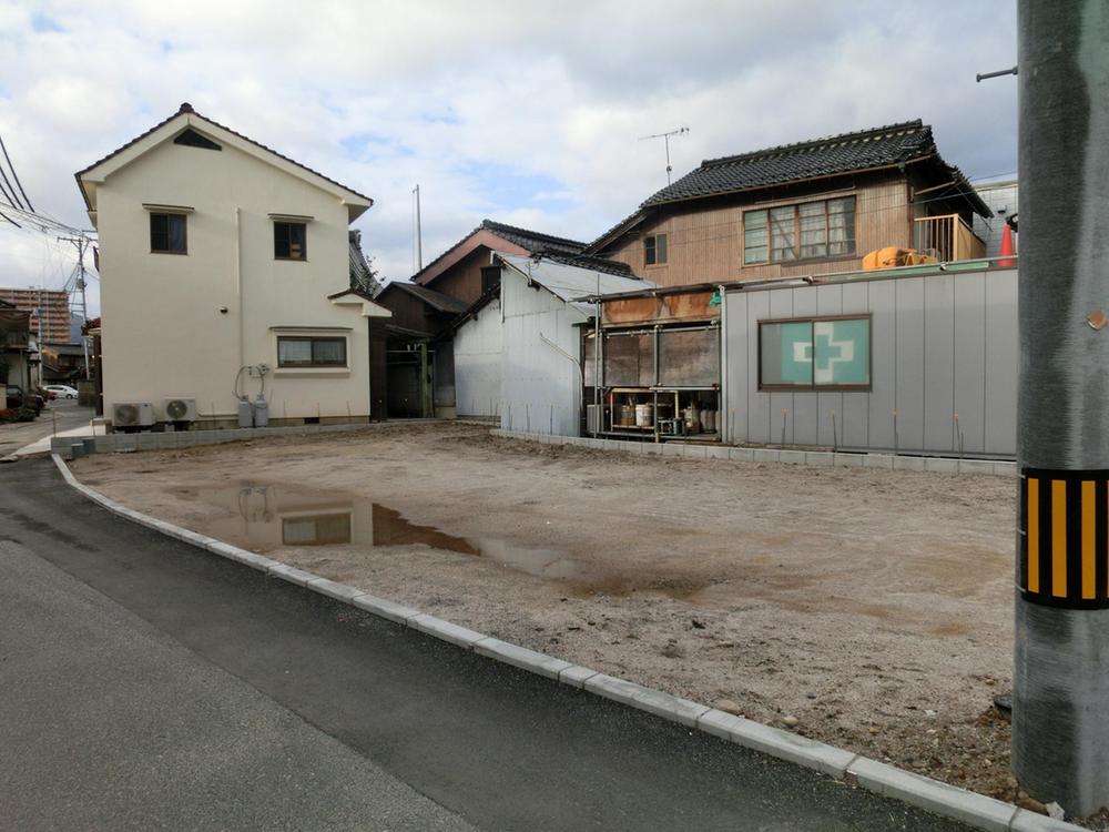 Local appearance photo. Local (12 May 2013) Shooting