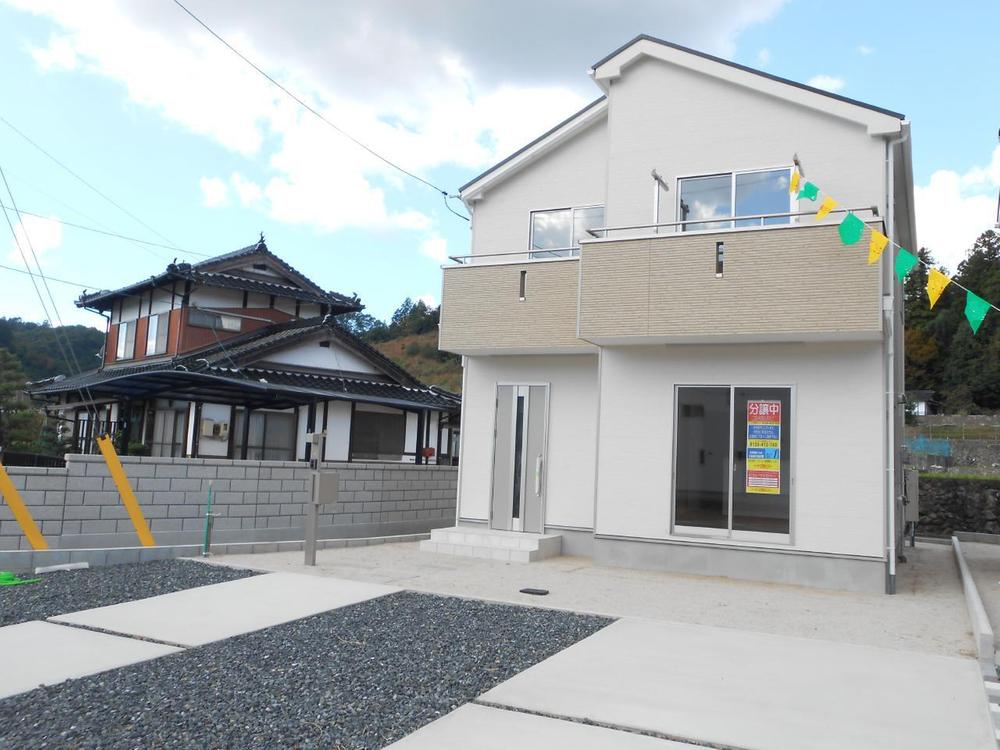 Local appearance photo. Local (11 May 2013) Shooting