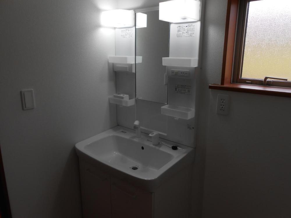 Wash basin, toilet. Local (11 May 2013) Shooting