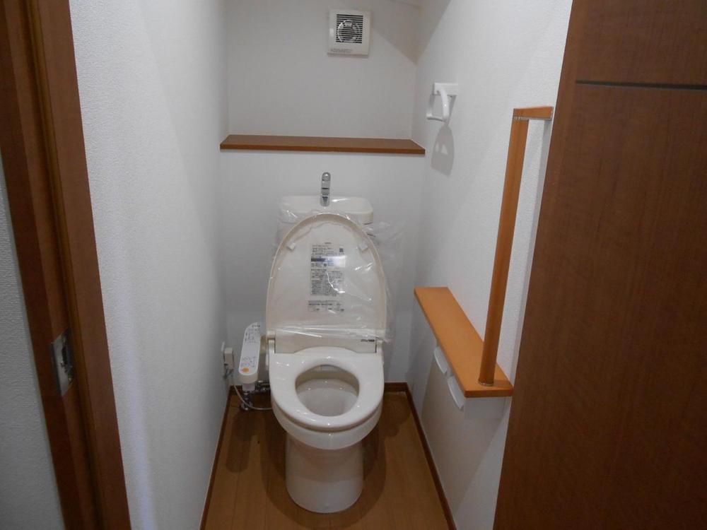 Toilet. Local (11 May 2013) Shooting